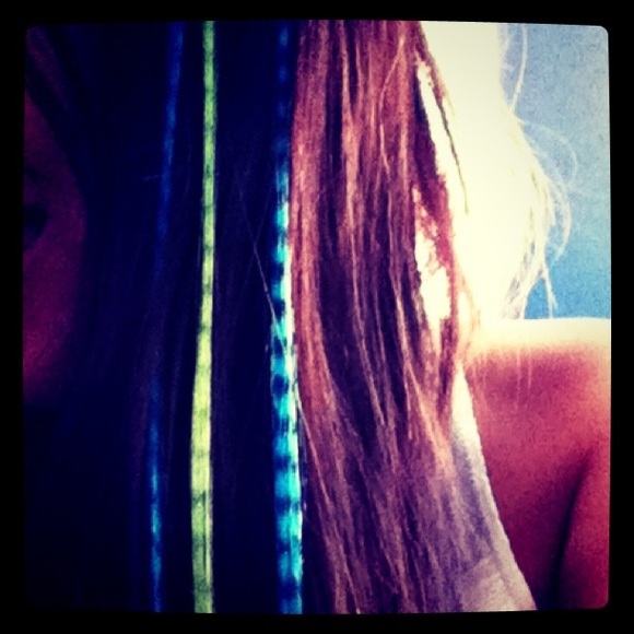 White/ grey grizzly feather hair extensions - Picture 2 of 3